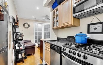 120 Christopher St in New York, NY - Building Photo - Building Photo