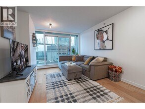 688 Abbott St in Vancouver, BC - Building Photo - Building Photo