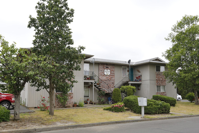 Homewood Manor in Hillsboro, OR - Building Photo - Building Photo