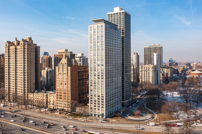 1550 N Lake Shore Dr in Chicago, IL - Foto de edificio - Building Photo