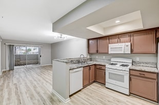 8070 W Russell Rd in Las Vegas, NV - Building Photo