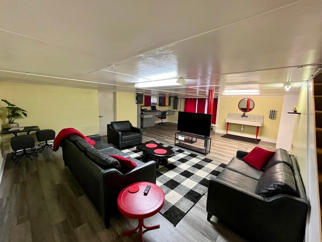 3820 Oakland Ter, Unit Red Bank Cottage