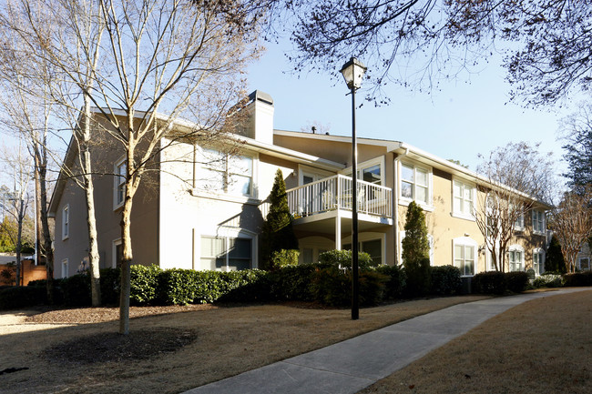 Chantilly Station Apartments in Atlanta, GA - Foto de edificio - Building Photo