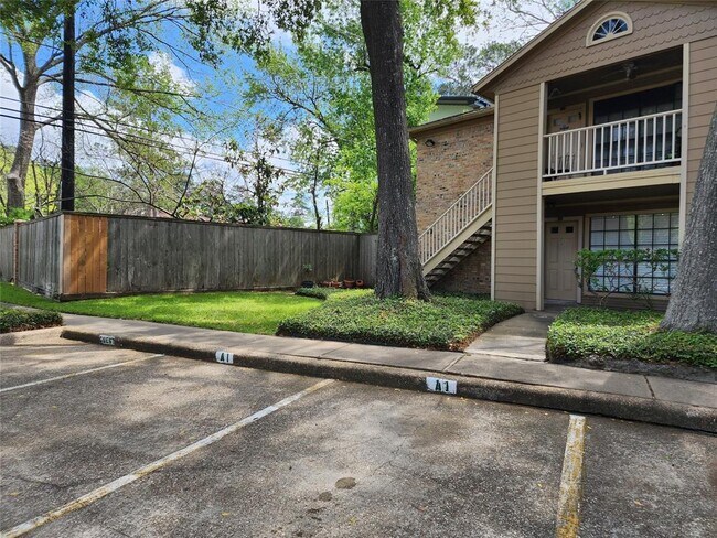 1311 Antoine Dr photo'
