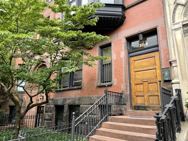 164 Beacon St, Unit 1 in Boston, MA - Building Photo - Building Photo