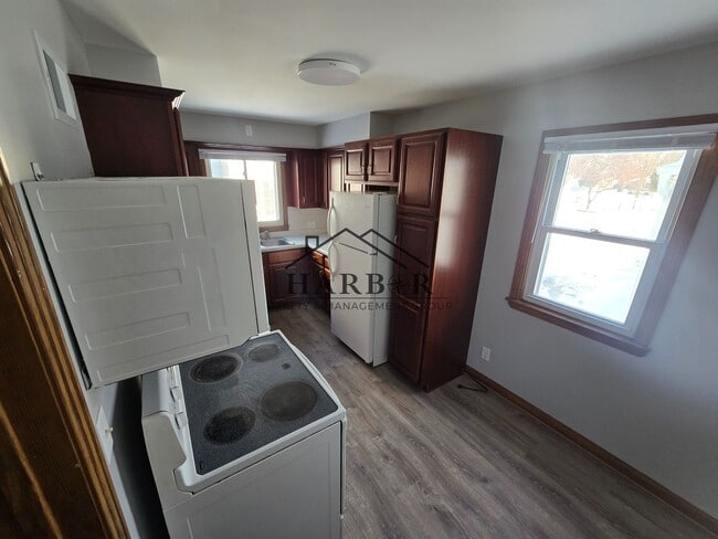 1311 6th St SE in Austin, MN - Building Photo - Building Photo