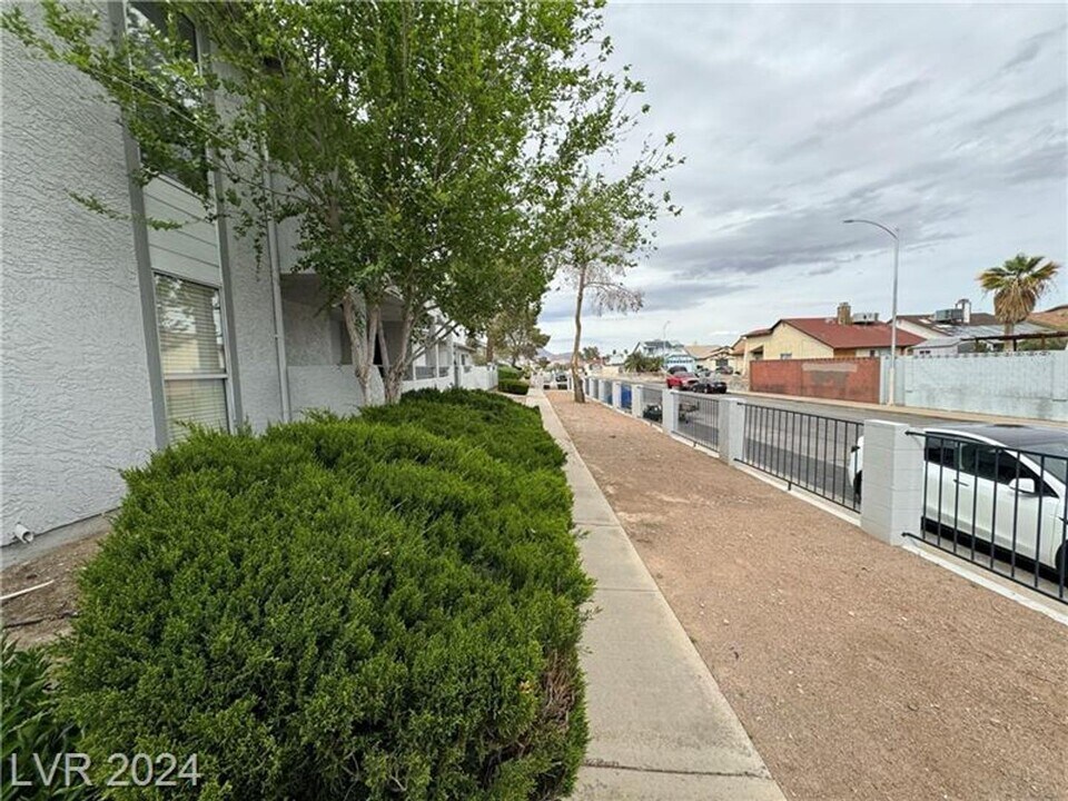 1604 Justin Pl in Henderson, NV - Foto de edificio