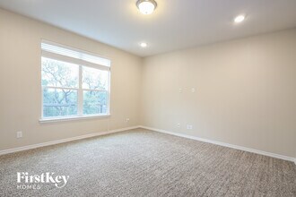 1302 Hawk Ct in San Antonio, TX - Building Photo - Building Photo