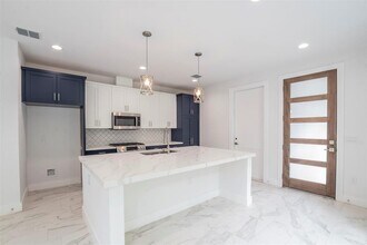616 W Dittmar Rd in Austin, TX - Building Photo - Building Photo
