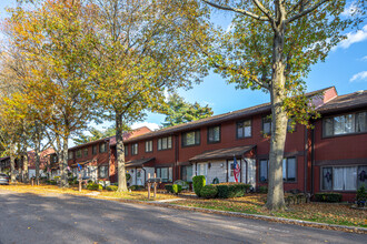 Oaks at La Tourette Condos in Staten Island, NY - Building Photo - Building Photo