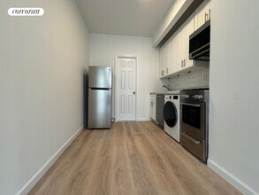 1586 1st Ave in New York, NY - Building Photo - Building Photo