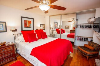 250 Vista Montana Way in Oceanside, CA - Foto de edificio - Building Photo