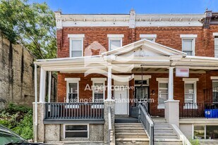 4536 N Gratz St in Philadelphia, PA - Building Photo