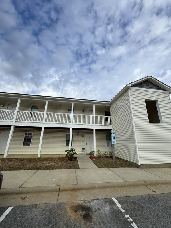 property at 1154 Cross Creek Cir