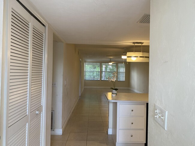 1707 Palm Beach Trace Dr in Royal Palm Beach, FL - Building Photo - Building Photo