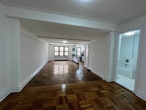 137 E 38th St, Unit 11D in New York, NY - Foto de edificio - Building Photo