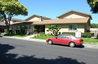 870-874 Burbank Dr in Sunnyvale, CA - Building Photo - Building Photo