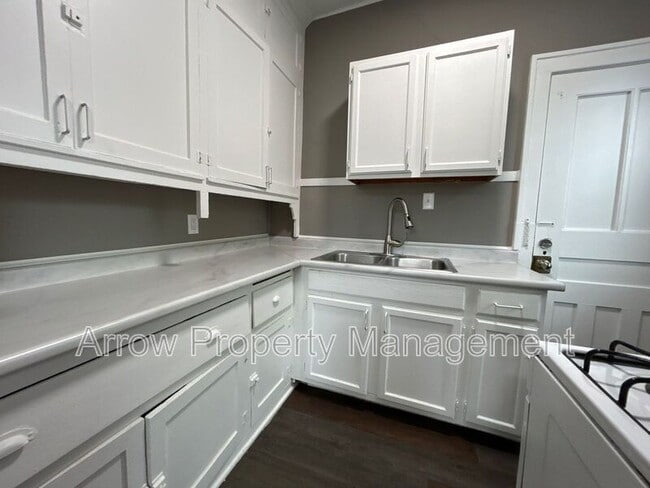 property at 305 N 7th St