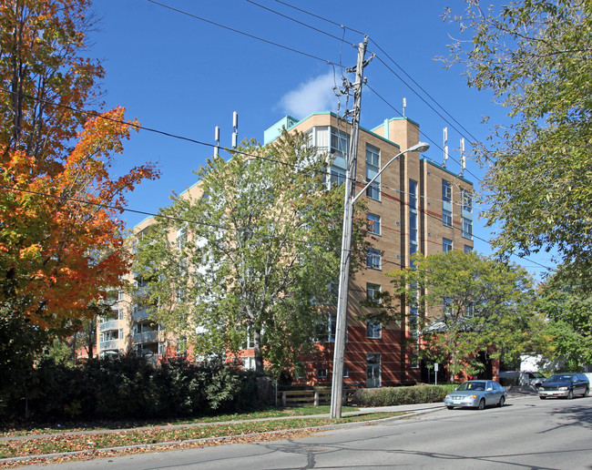 Perry Terrace in Whitby, ON - Building Photo - Building Photo