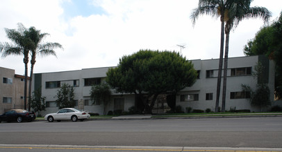 Topanga Canyon Apartments in Canoga Park, CA - Building Photo - Building Photo