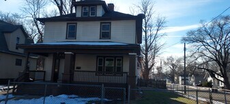 730 Ashland Ave in Rockford, IL - Building Photo