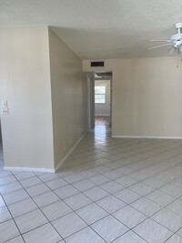 236 Sheffield J in West Palm Beach, FL - Building Photo - Building Photo