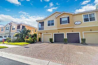 8086 Moonstone Dr in Sarasota, FL - Building Photo - Building Photo