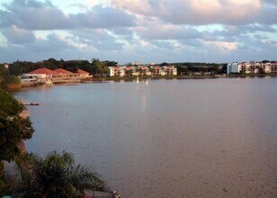 109 Lake Emerald Dr, Unit 108 in Oakland Park, FL - Building Photo - Building Photo