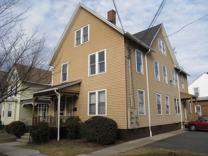 144 Pearl St in Middletown, CT - Building Photo