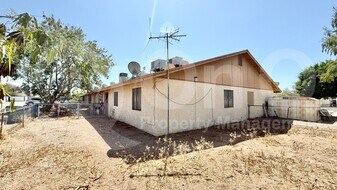 404 E Quail Ave in Apache Junction, AZ - Building Photo