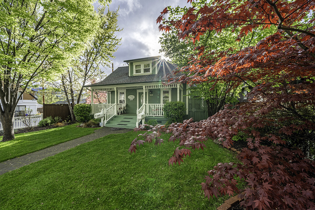 144 N 2nd St in Ashland, OR - Building Photo