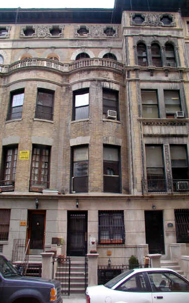 217 W 70th St in New York, NY - Building Photo - Building Photo