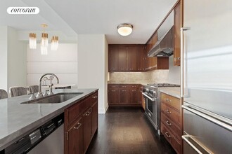 155 W 11th St in New York, NY - Building Photo - Building Photo