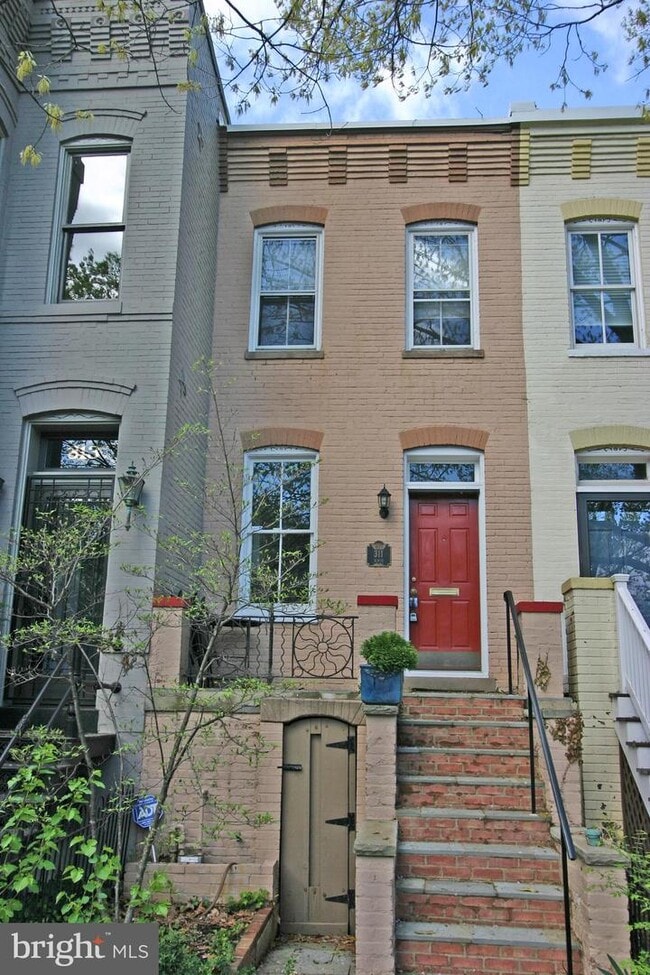 property at 311 9th St SE