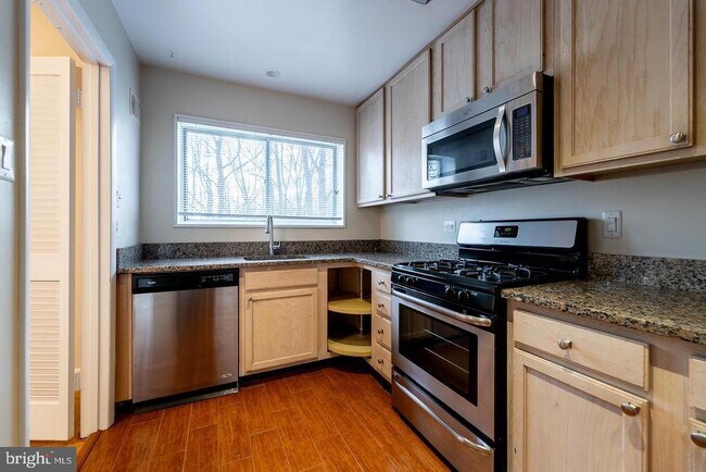 property at 10648 Montrose Ave