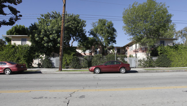 5941-5951 Cahuenga Blvd in North Hollywood, CA - Building Photo - Building Photo