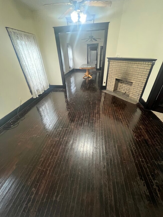 406 E 1st St in Newton, KS - Building Photo - Building Photo