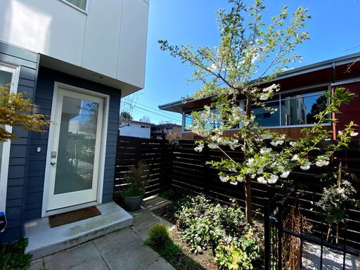 811 S Cloverdale St in Seattle, WA - Building Photo - Building Photo
