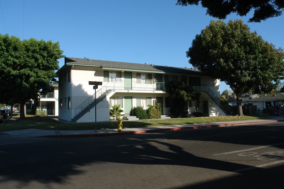 876 Embarcadero Del Mar in Goleta, CA - Building Photo