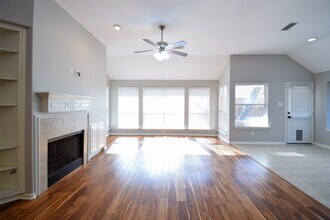 31 Rolling Ridge Ct in Conroe, TX - Building Photo - Building Photo