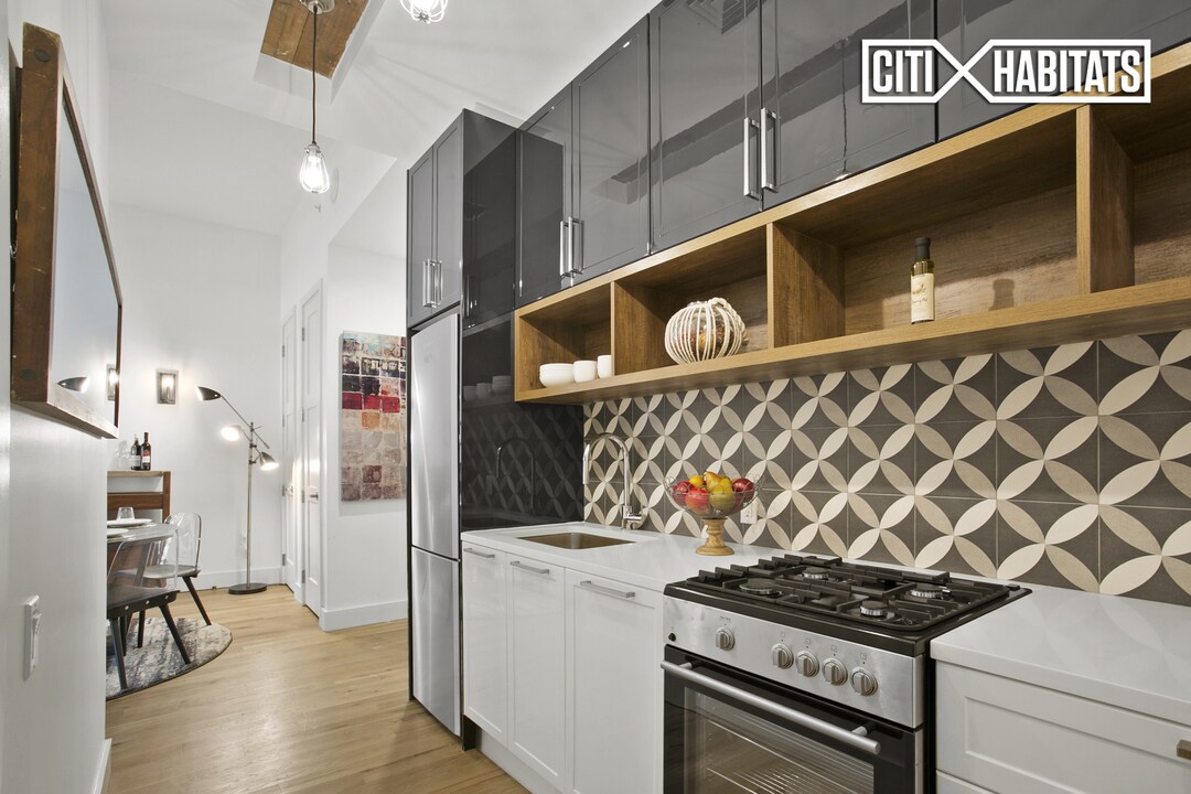 41-21 28th St-Unit -10J in Queens, NY - Building Photo