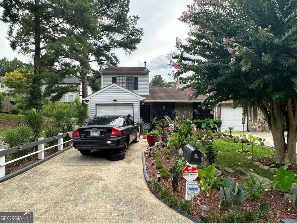 709 Pine Tree Trail in College Park, GA - Building Photo