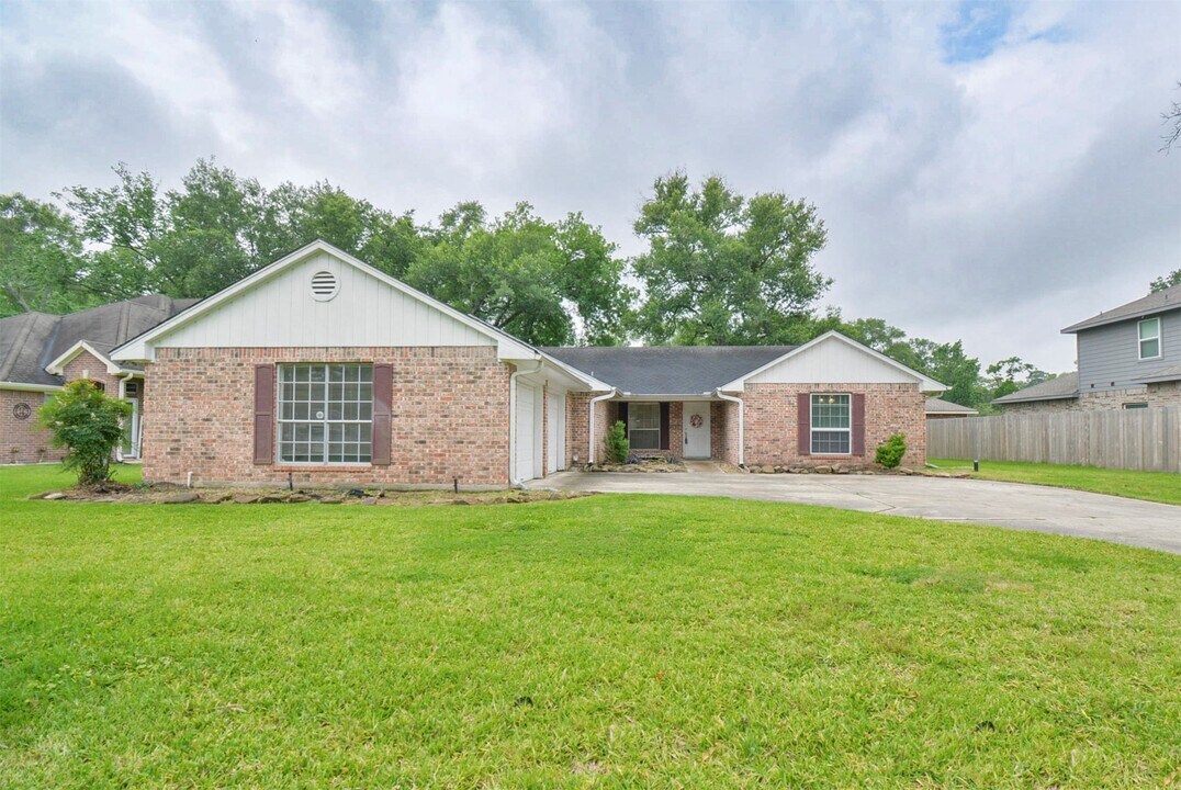 419 S Starboard St in Crosby, TX - Building Photo