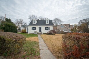 38 Wayland Rd in Milford, CT - Building Photo