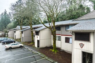 American Lake Townhomes in Lakewood, WA - Foto de edificio - Building Photo