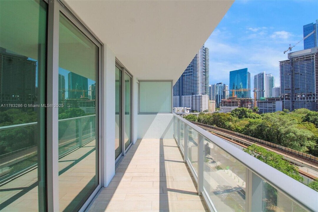 1600 SW 1st Ave in Miami, FL - Building Photo
