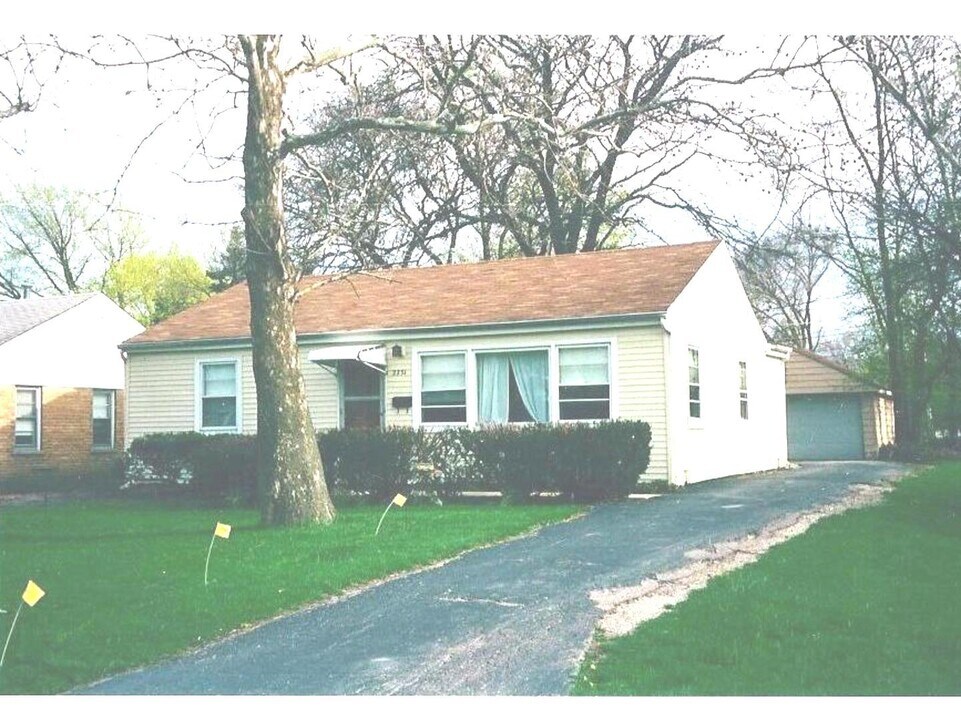 2231 Harrison St in Glenview, IL - Building Photo
