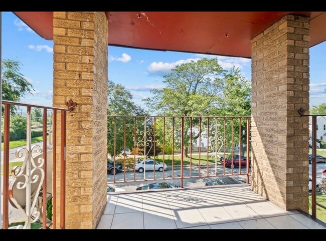 3243 S 49th Ave, Unit 301 in Cicero, IL - Building Photo - Building Photo