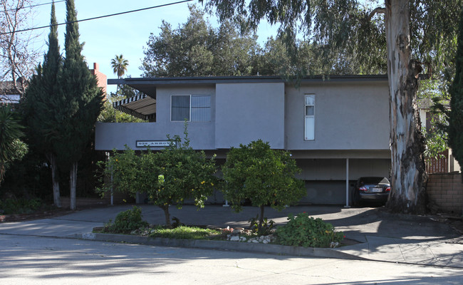 932 Arroyo Dr in South Pasadena, CA - Foto de edificio - Building Photo