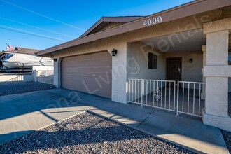 4000 Bluegrass Dr in Lake Havasu City, AZ - Foto de edificio - Building Photo